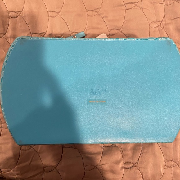 Locked Jewerly Chest Travel Case - Picture 5 of 6